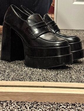 Forever 21 Black Platform heels Loafers